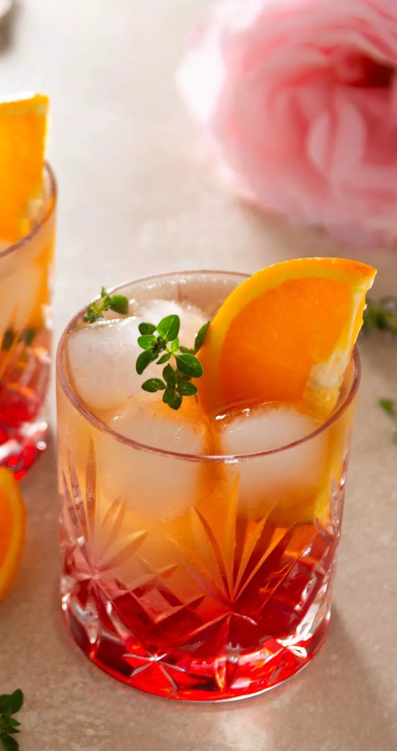 Коктейль Aperol Spritz (Апероль Шприц) с просекко в домашних условиях — как  готовить коктейль с шампанским, рецепт и состав