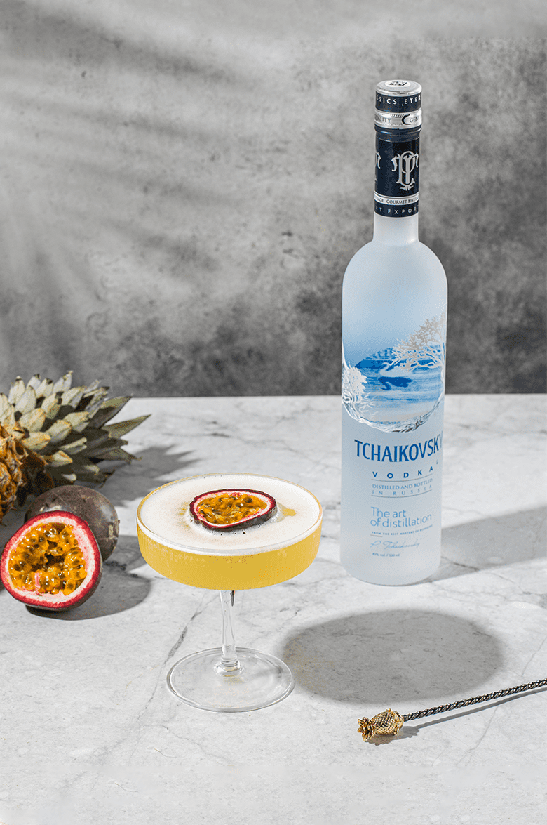 Чайковский в подарочной упаковке с двумя стопками - 0.7&nbsp;л