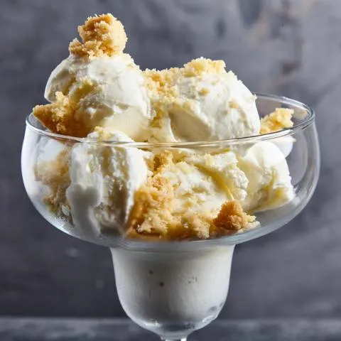 Lemon Pie Ice Cream with cookies