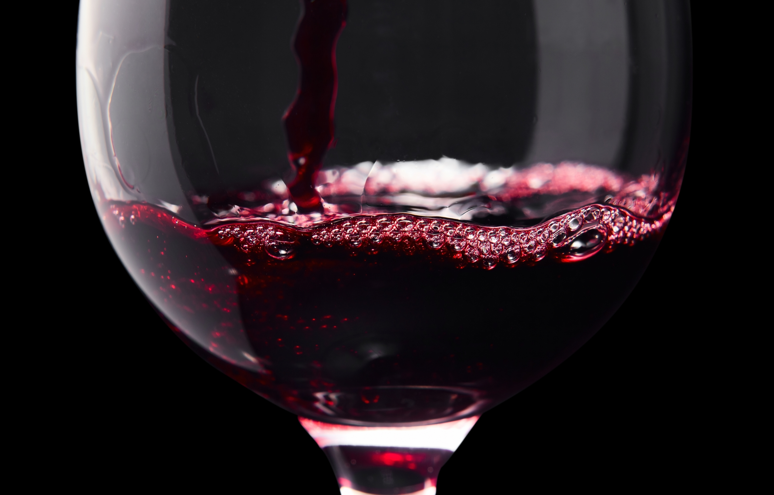Рюмка красного вина