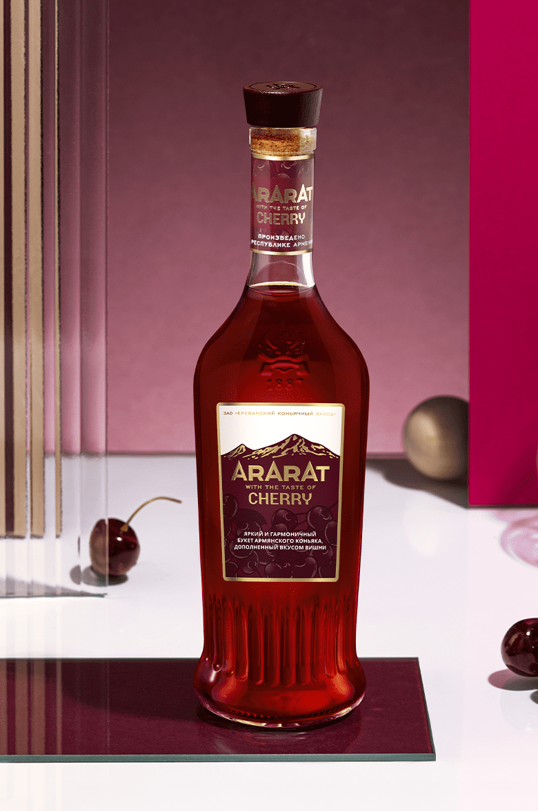 Коньяк ARARAT Cherry (gift box) 0.5 л (АРАРАТ Вишня спиртной напиток на  основе коньяка в подарочной упаковке), купить в магазине в Москве - цена,  отзывы