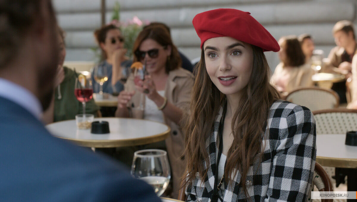 Выпили в Париже: поднимаем бокал вместе с Эмили Купер