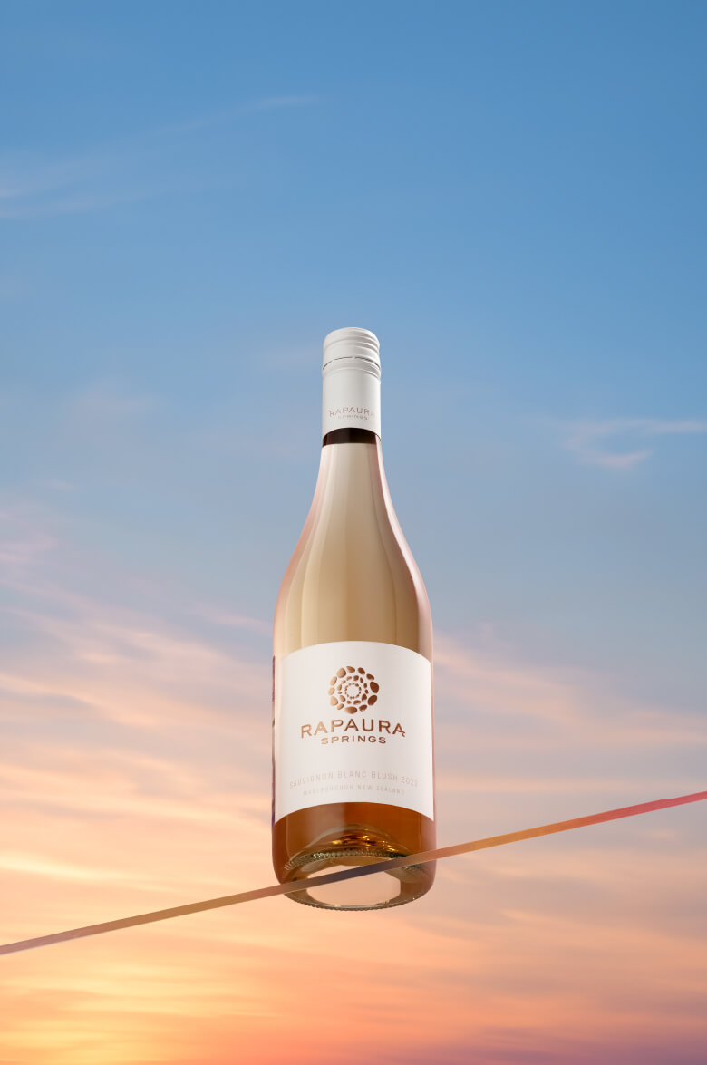 Вино розовое полусухое Rapaura Springs Sauvignon Blanc Blush Marlborough  урожая 2022 года 0.75 л (Рапаура Спрингс Совиньон Блан Блаш Мальборо),  купить в магазине в Москве - цена, отзывы