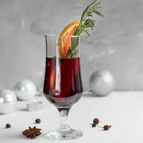 Apples & Rosemary Mulled Wine
