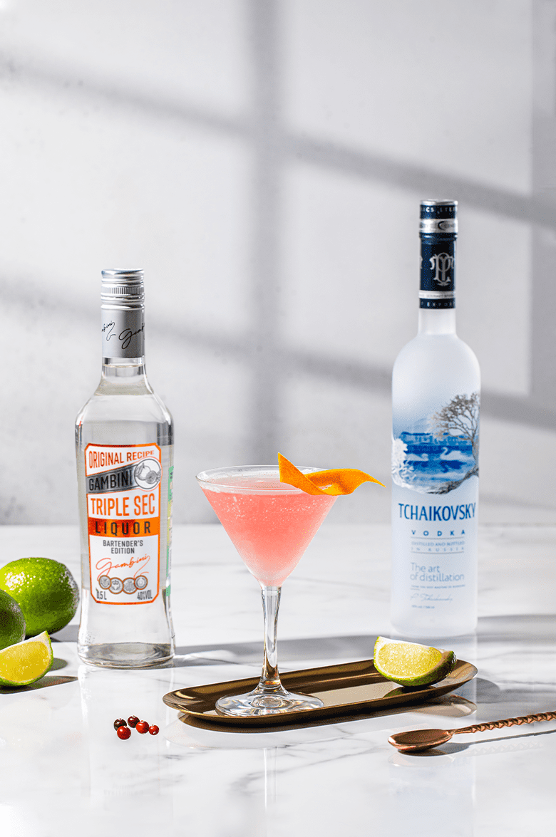 Чайковский в подарочной упаковке с двумя стопками - 0.7&nbsp;л