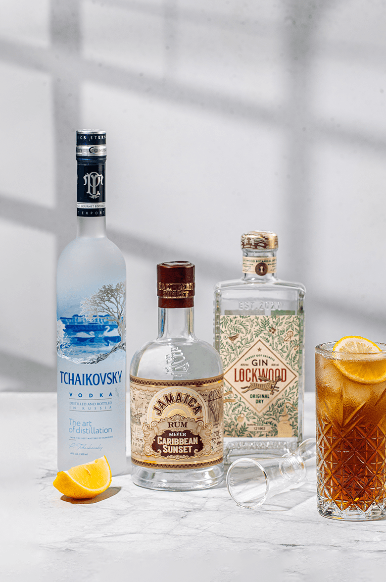 Чайковский в подарочной упаковке с двумя стопками - 0.7&nbsp;л