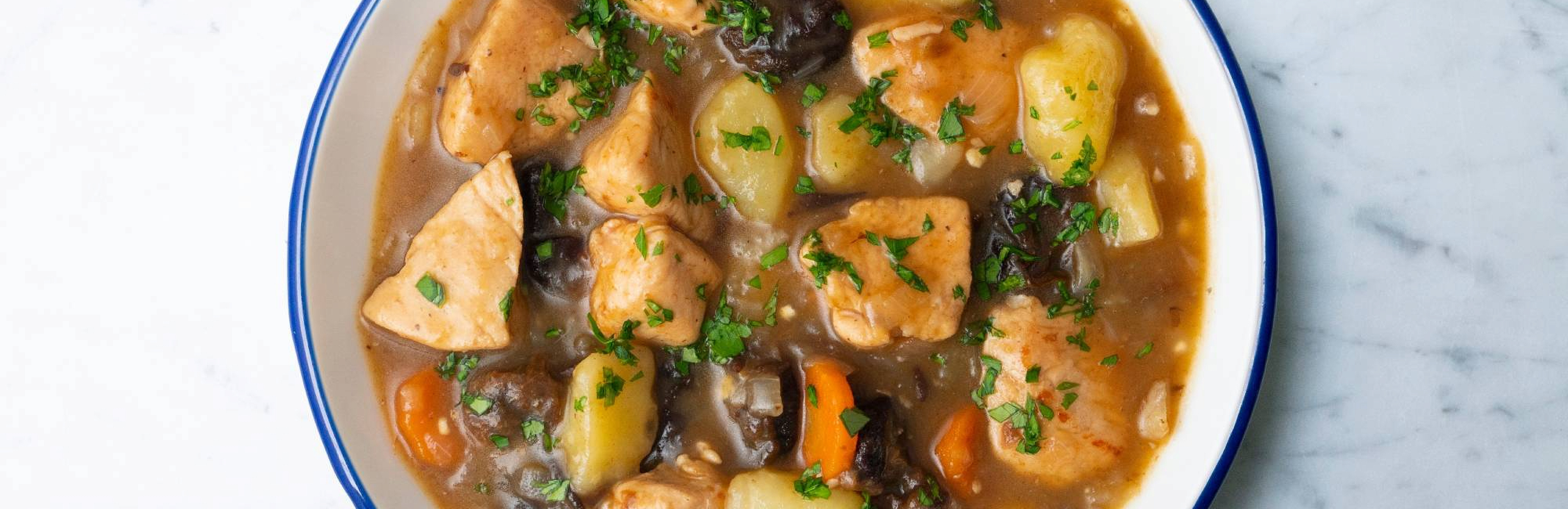 Рецепты: тушеный с черносливом картофель и красное вино из подвяленного винограда