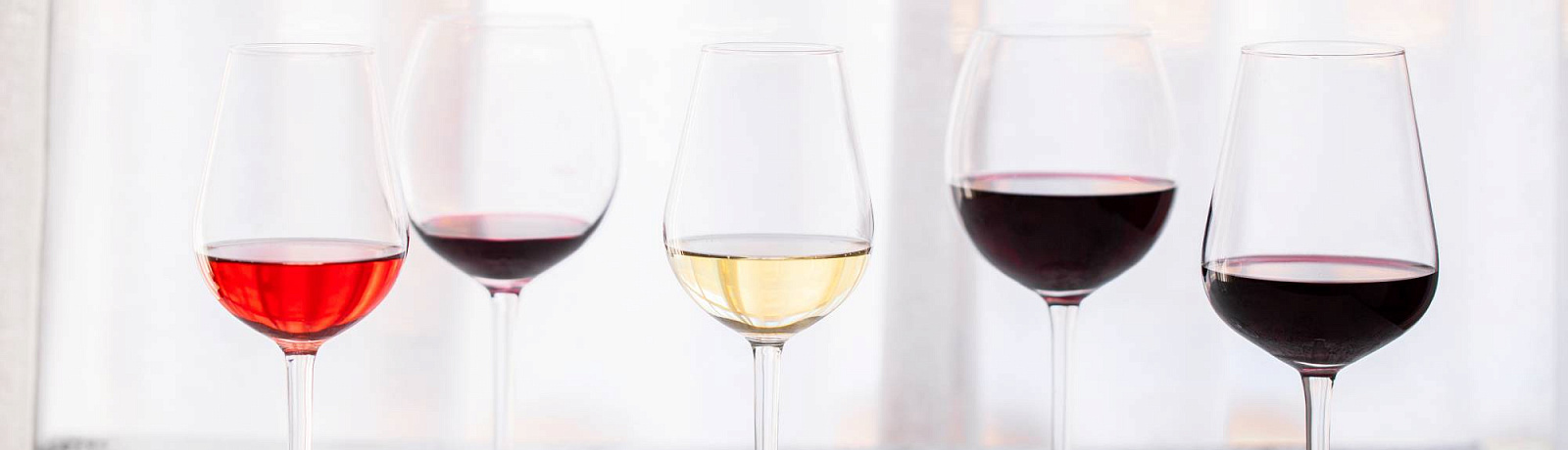 Новые горизонты: до -45% на вино и бокалы Riedel в подарок