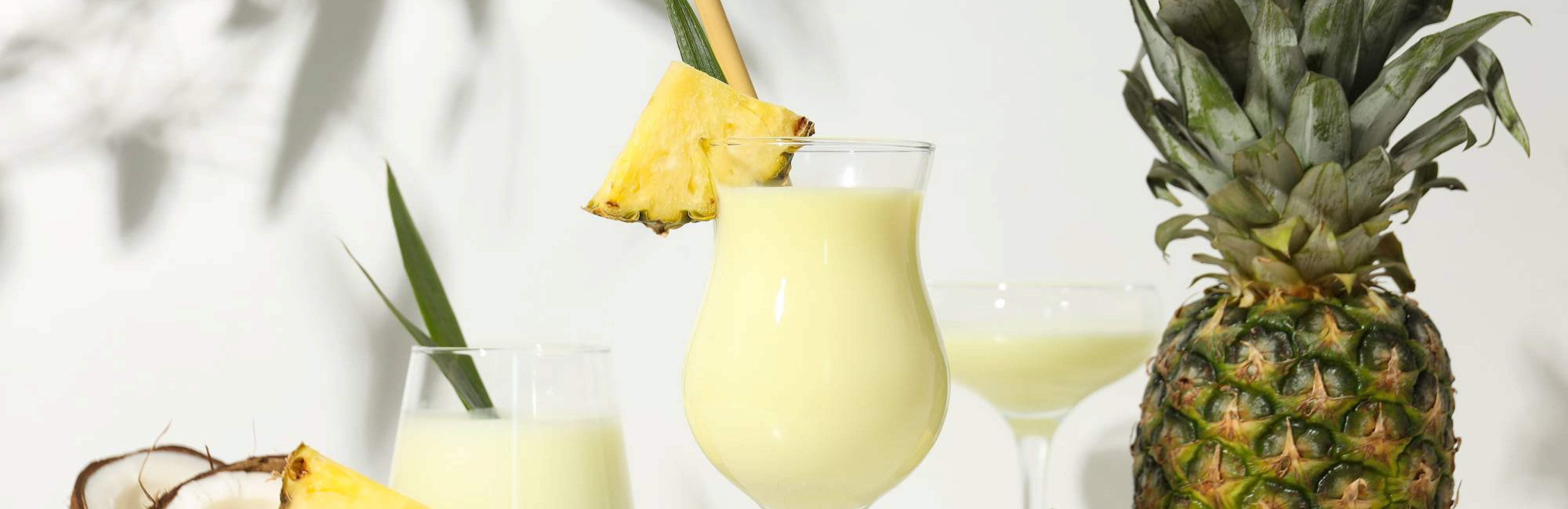 Ананасы, кокосы: коктейль и ликер пина колада