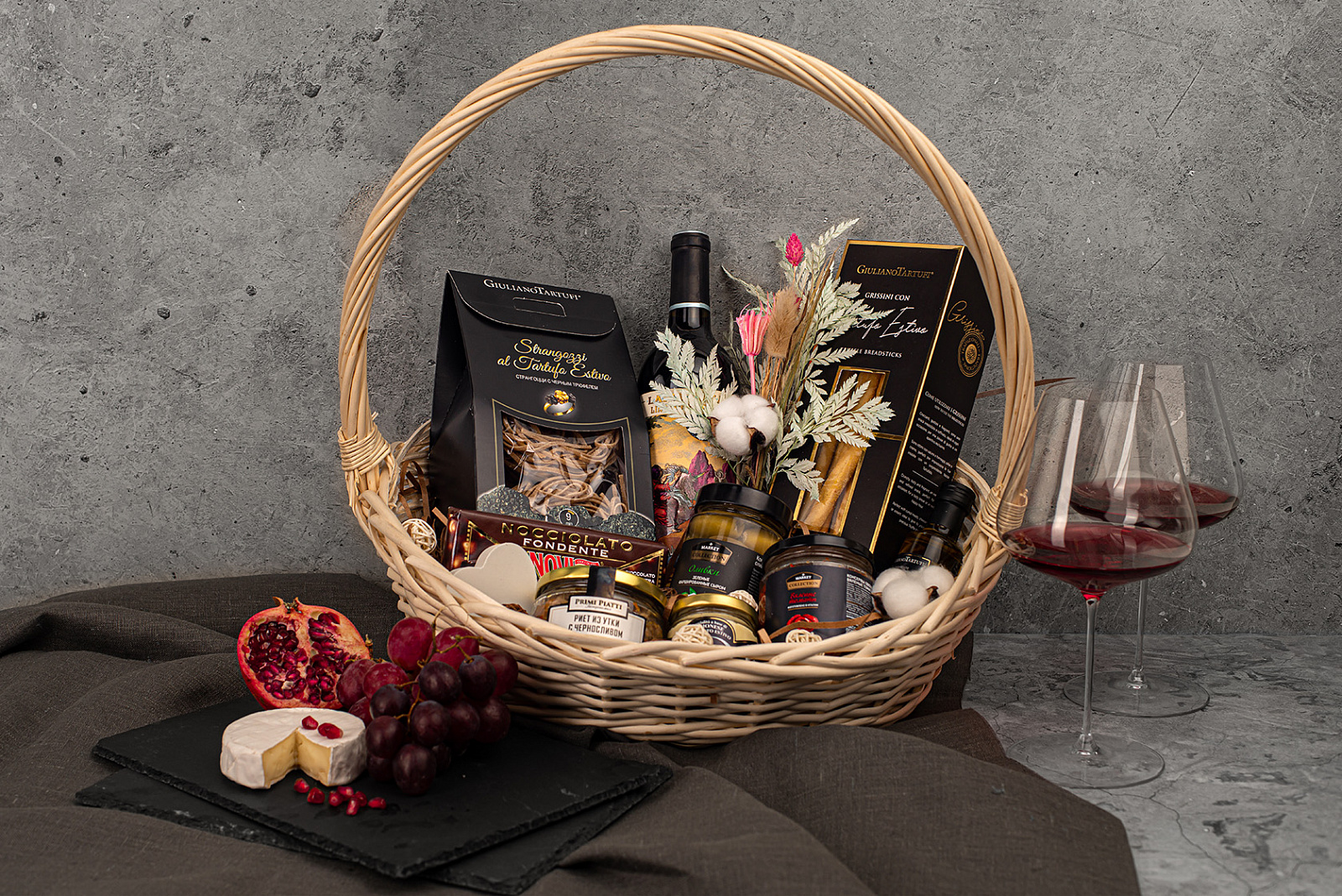 Подарочные корзины Basket Dolce Vita (perfect with red wine) L (Корзина  Дольче Вита (идеально для красного вина) L), купить в магазине в - цена,  отзывы