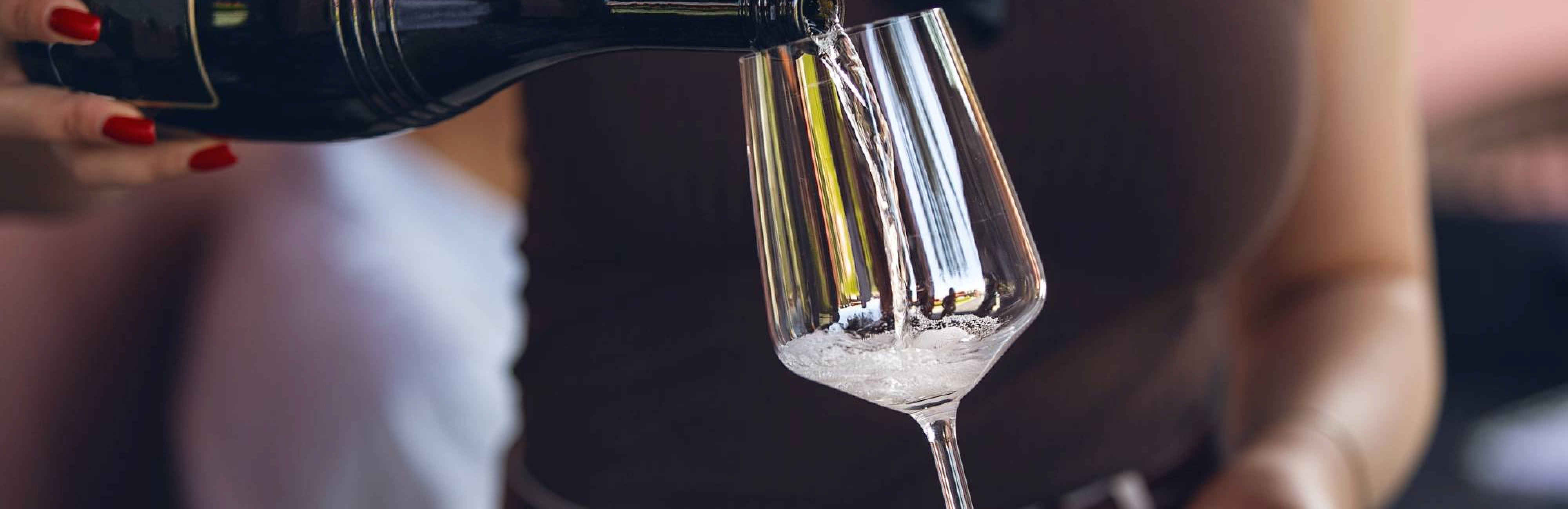 Никакого «BOOM!» Как открыть игристое вино