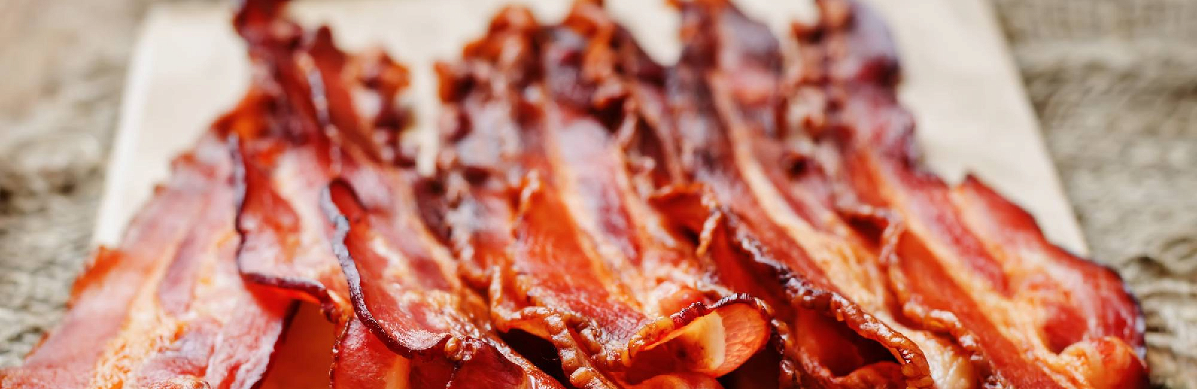 Рецепты: бургер с беконом и пино нуар